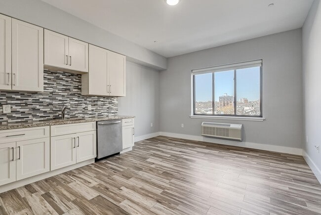 Building Photo - 424 Whiton St