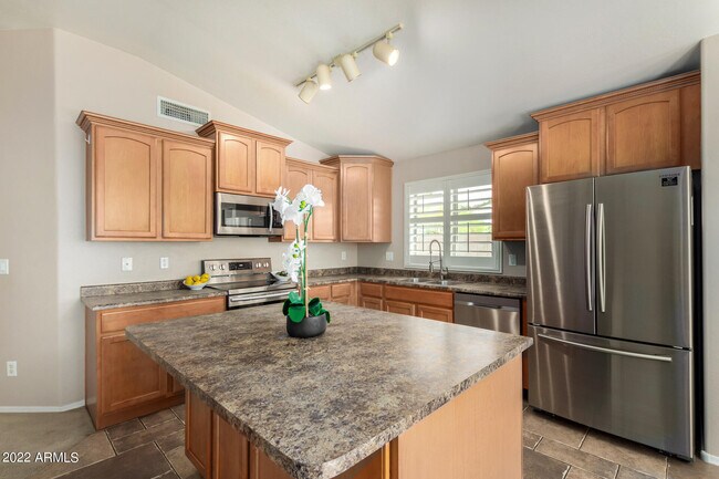 Building Photo - 433 E Jasper Dr