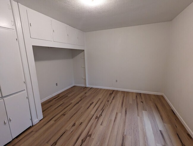 Building Photo - 1747 Conejo Dr