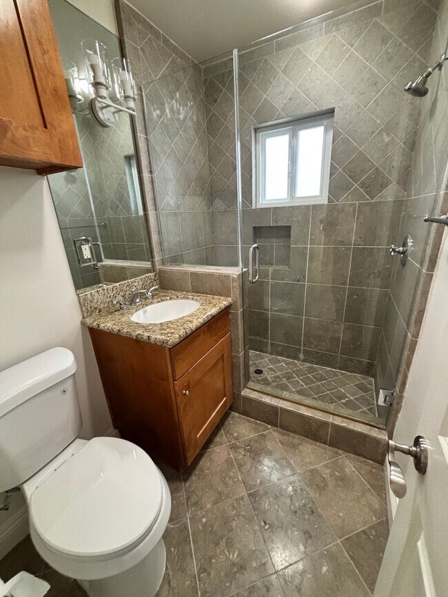 Building Photo - 210 Seaview St