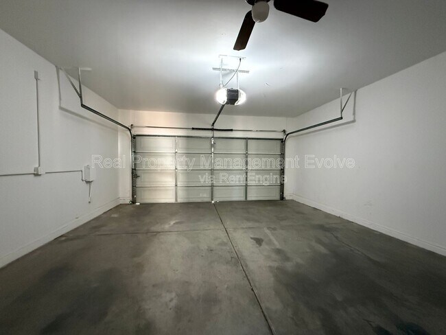 Building Photo - 3930 W Irwin Ave