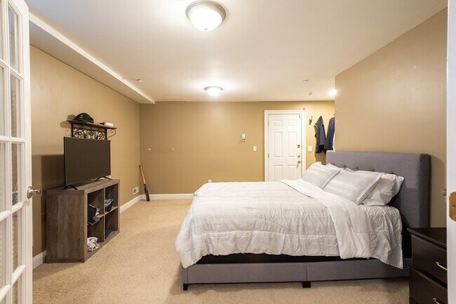 Building Photo - 34-36 H Street Unit 1L