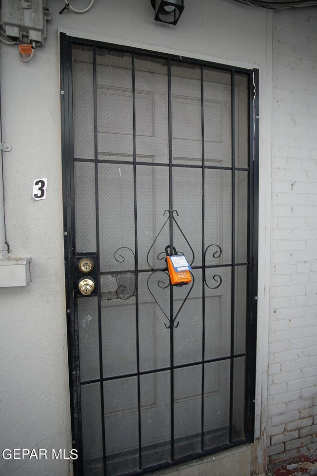 Building Photo - 3403 Pershing Dr