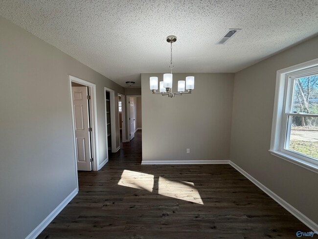 Building Photo - 117 Lucille Dr SW