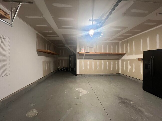 Building Photo - 565 Batty Way