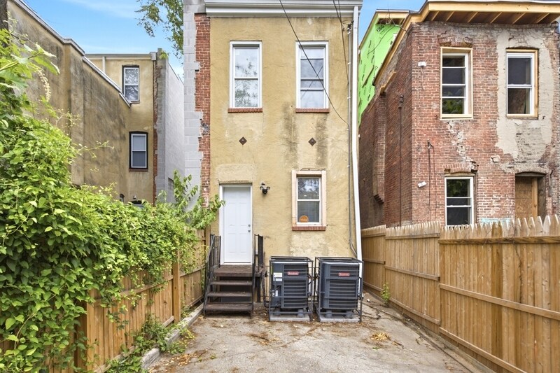 Building Photo - 719 E 20th St