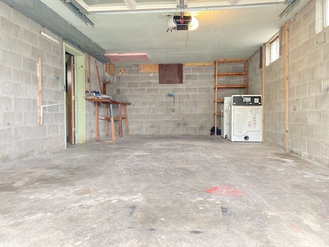 Building Photo - Beautiful 3 bed 1 bath house, over sized driveway, garage and fenced in back yard $1795