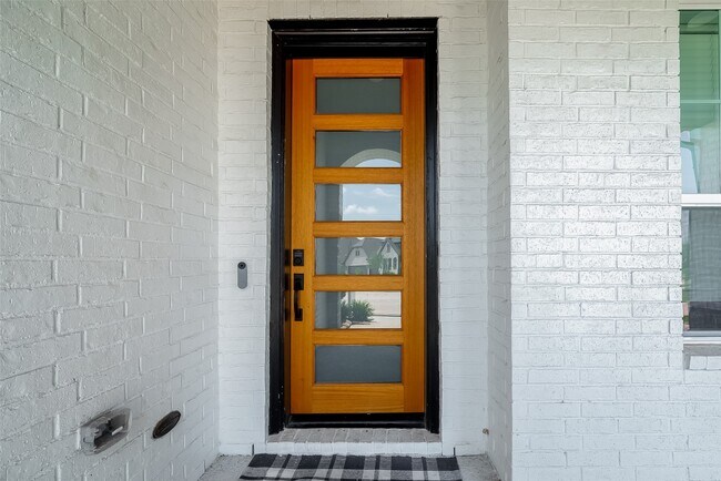 Building Photo - 24351 Dyer Hl Wy