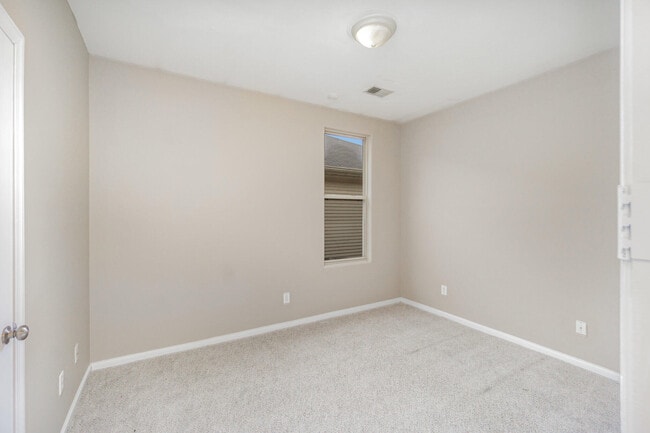 Building Photo - 741 Whispering Brook Trce