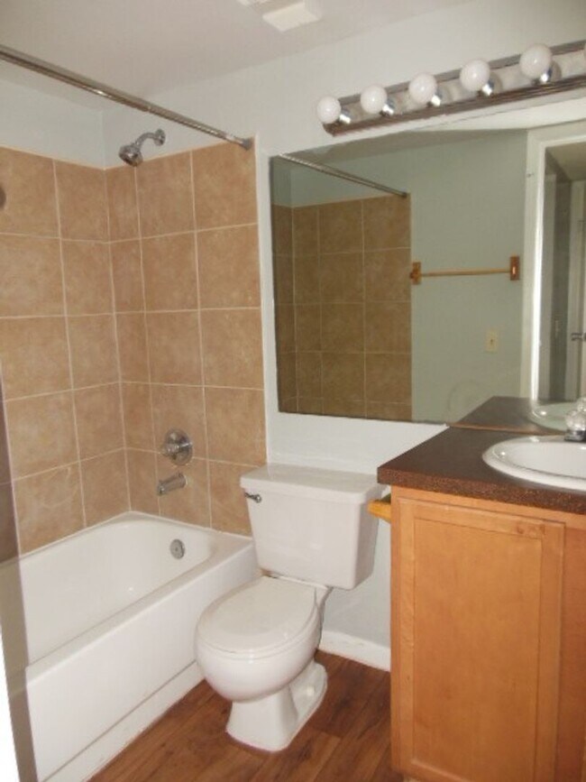 Building Photo - TWO BEDROOM TWO BATHROOM!! FULL LAKE VIEW!