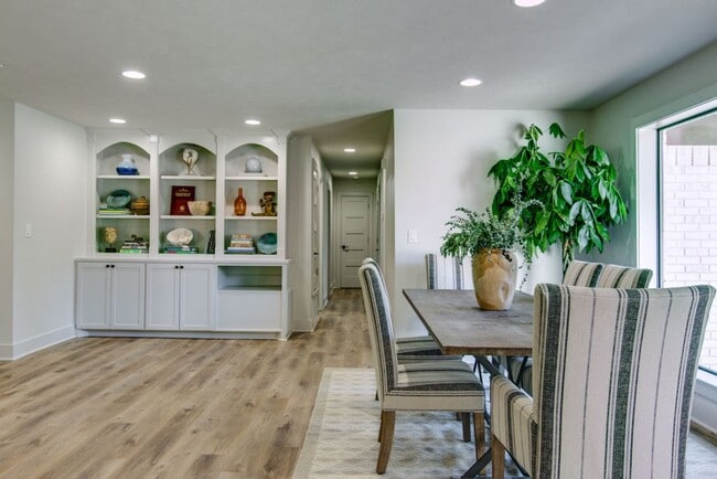 Building Photo - Palm Springs style ranch house