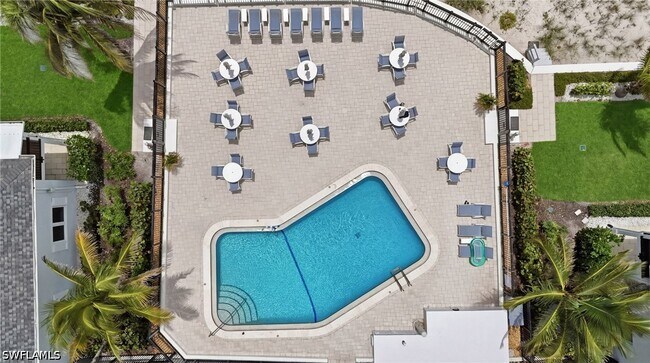Building Photo - 1065 Gulf Shore Blvd N