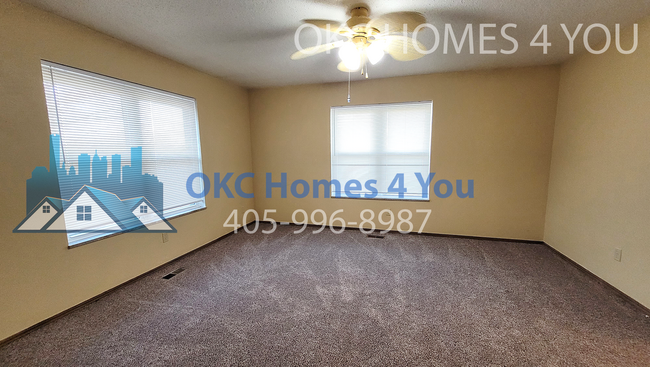 Building Photo - 3 Bed with Lake Hefner View