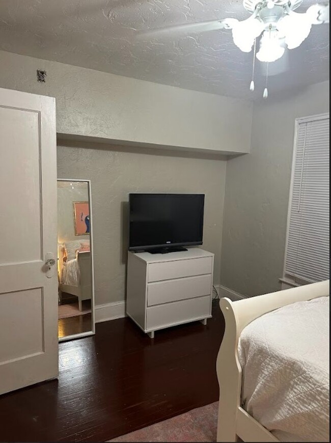 Building Photo - Charming 1/1 Home Just Minutes from Campus