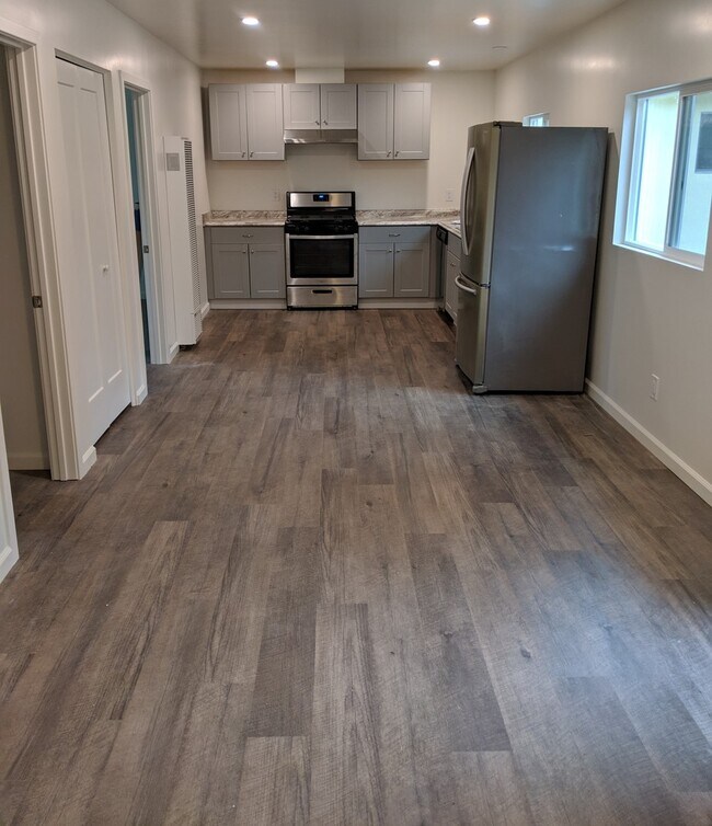 Building Photo - 184 Highland Dr