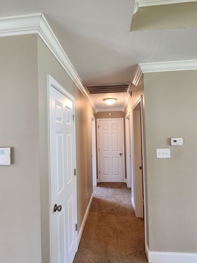 Building Photo - Maryville 37801 - 3 bed 2 bath home with a...