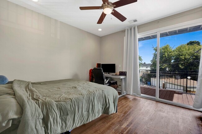 Building Photo - 3505 N Elston Ave