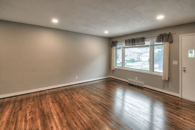Building Photo - 5415 Poppleton Ave