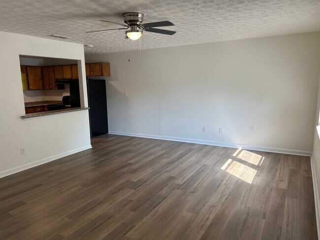 Building Photo - 144/146 Deer Creek Dr