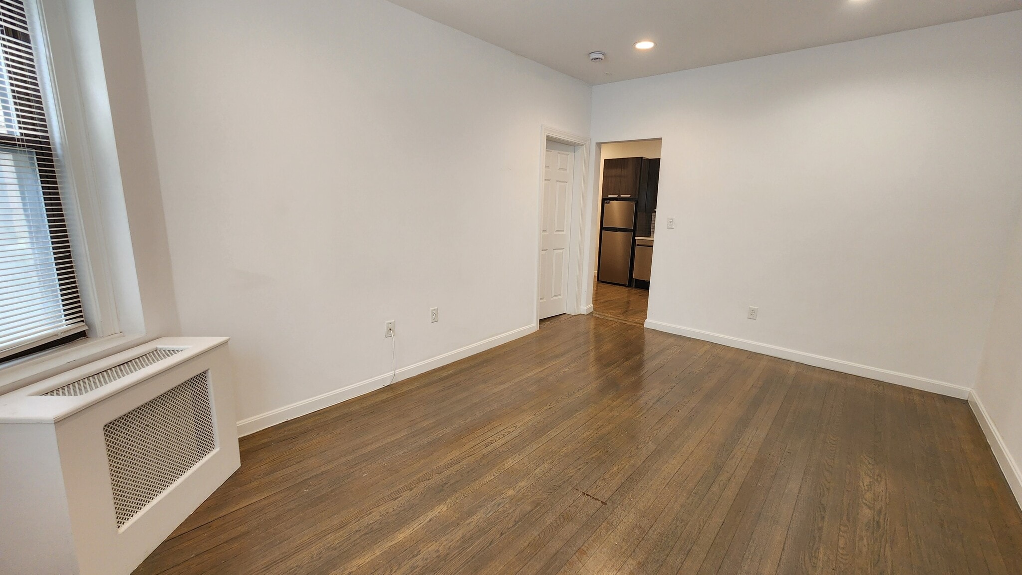 Building Photo - 54 Queensberry St
