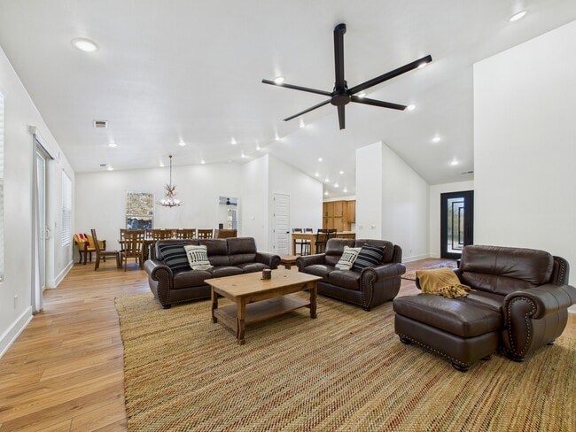 Building Photo - 113 Coker Ln