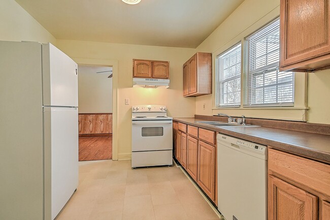 Building Photo - 3 Bedroom 1 Bath in Johnson City TN