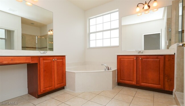 Building Photo - 7069 Venice Way