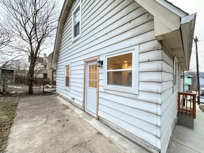 Building Photo - 1337 Methyl St