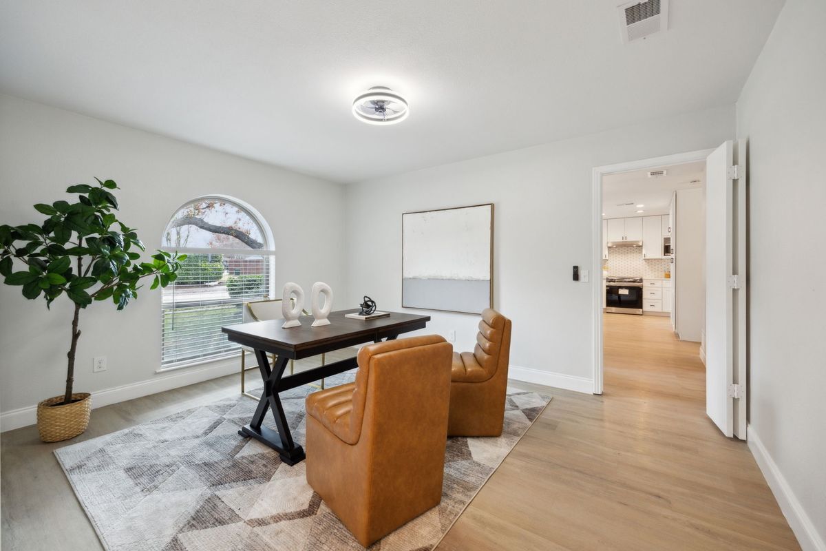 Building Photo - 3413 Parkhaven Dr