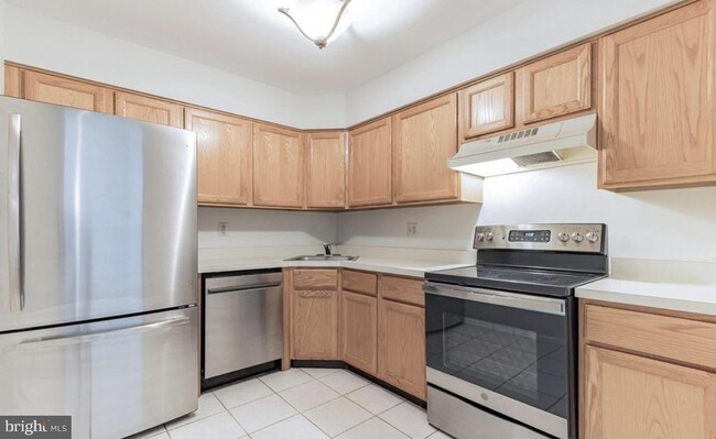 Building Photo - 1346 Chanticleer-