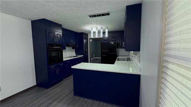 Building Photo - 2421 Fieldstone Dr SE