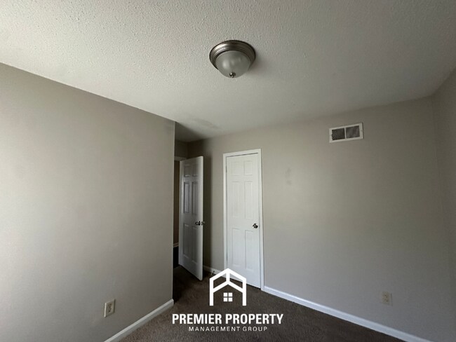 Building Photo - Gorgeous 4BR/2BA Bartlett Home with Brick Fireplace & Spacious Fenced Yard!