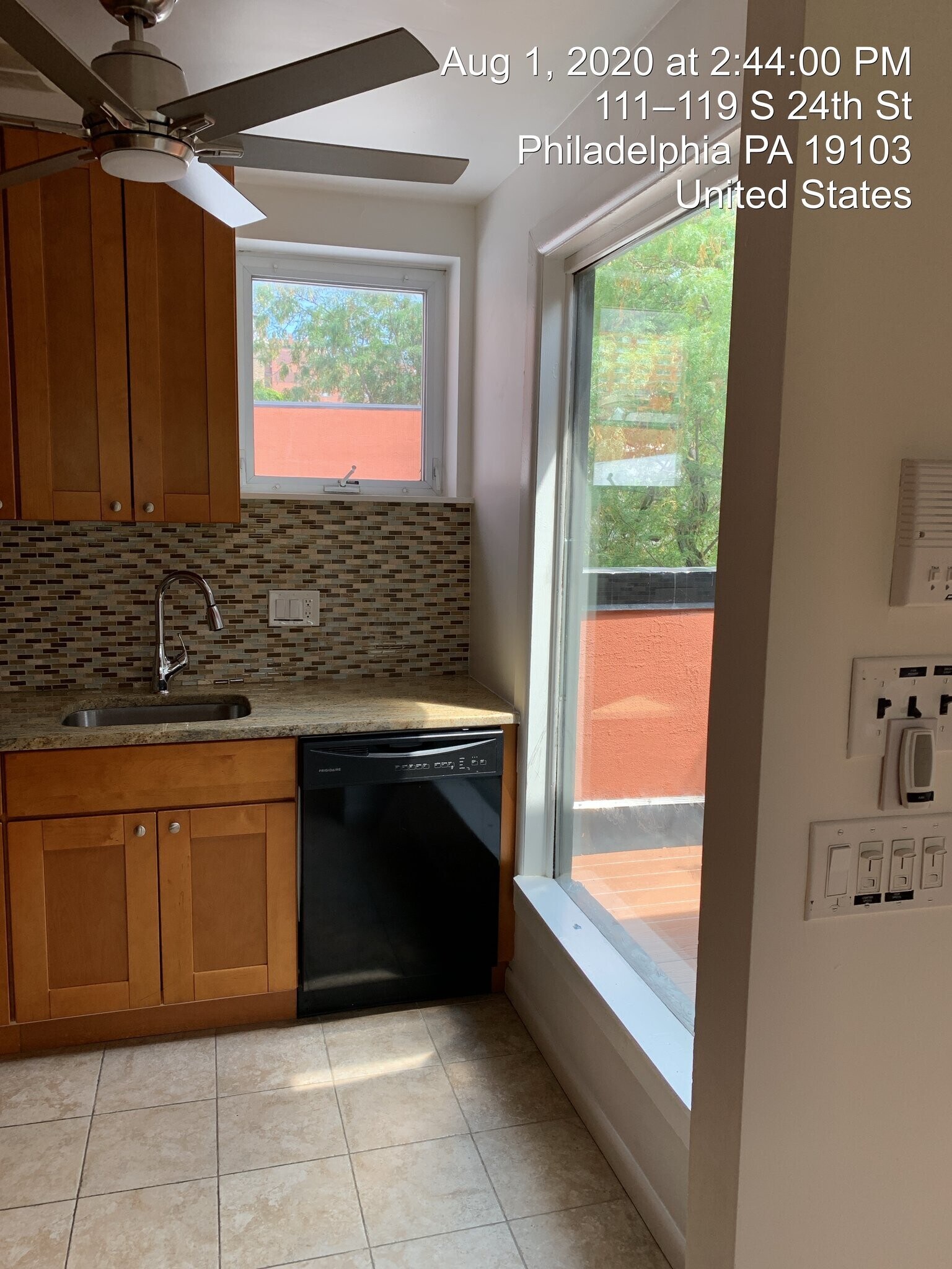 Building Photo - 2321 Sansom St