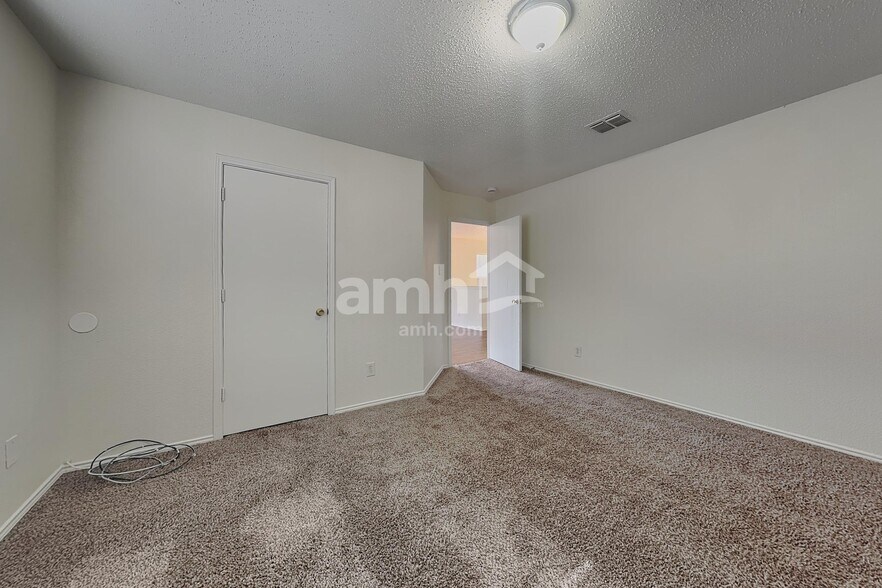 Building Photo - 4405 Statesman Ln