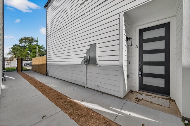 Building Photo - 2710 Bostic St