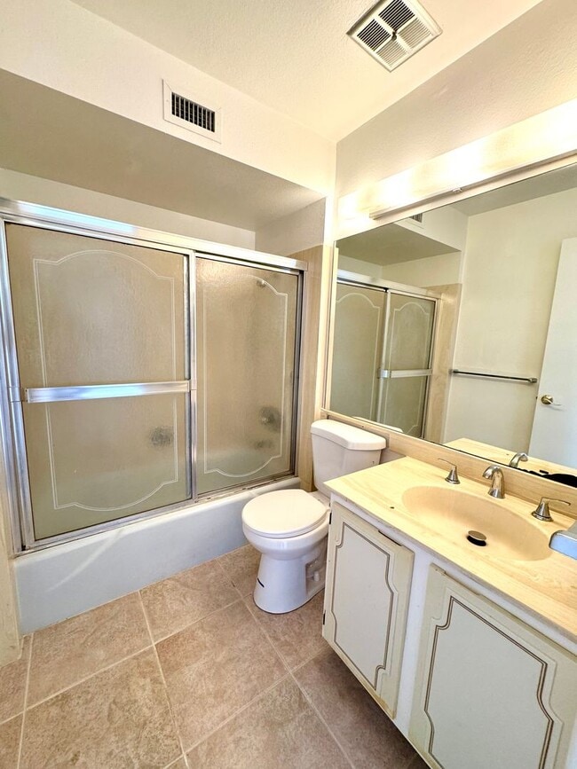 Building Photo - Eastside Townhome