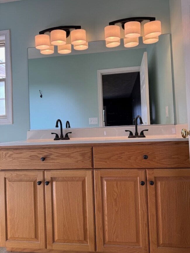 Building Photo - Single Family Home