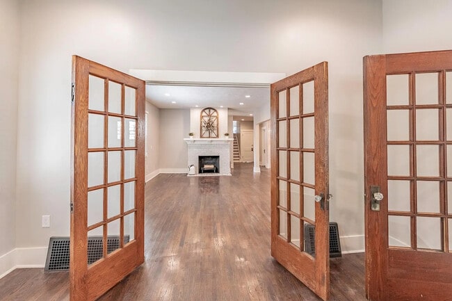 Building Photo - 304 N 43rd St