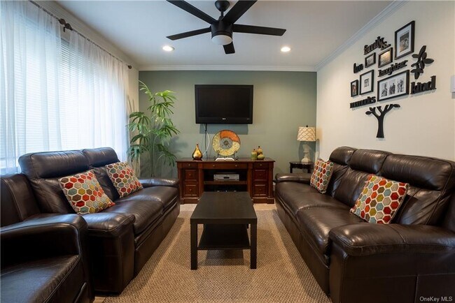 Building Photo - 204 Old Country Rd