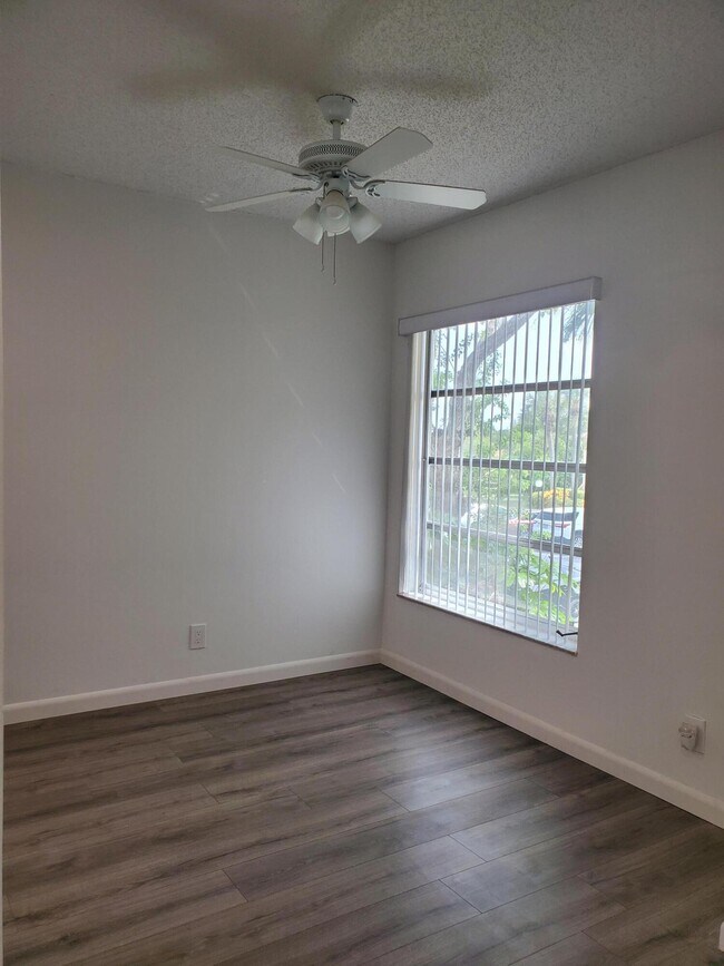 Building Photo - 5890 Sugar Palm Ct