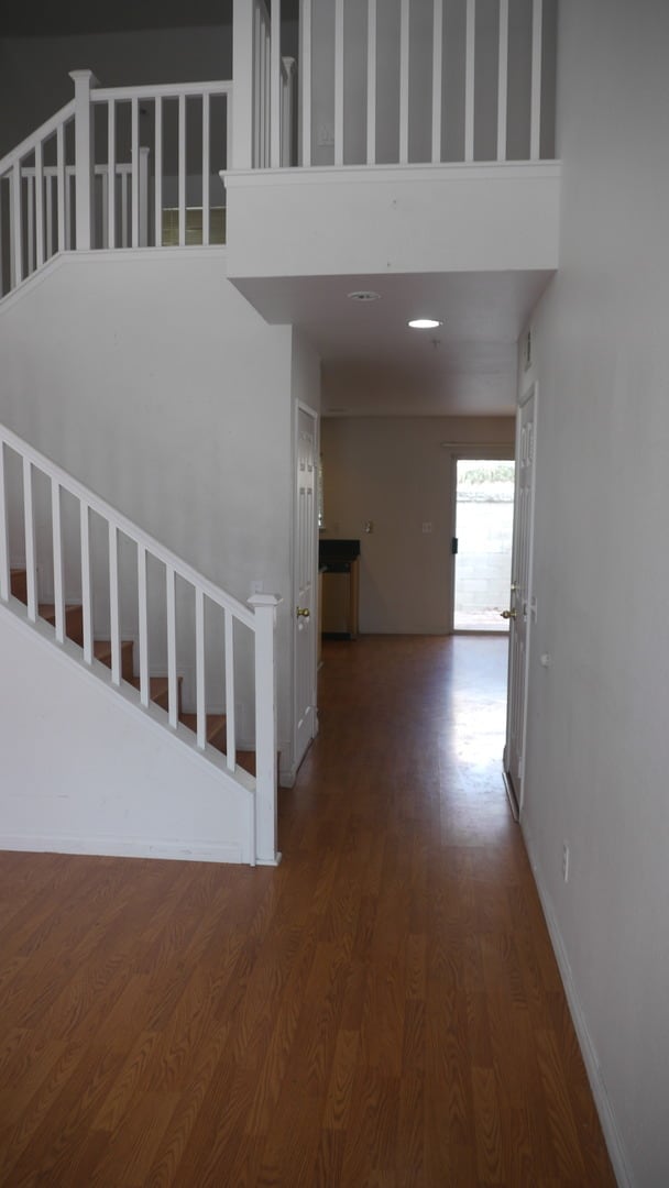 Building Photo - Stunning 3 Bed 3 Bath Duplex in Placentia with Open Floor Plan and Vaulted Ceilings.