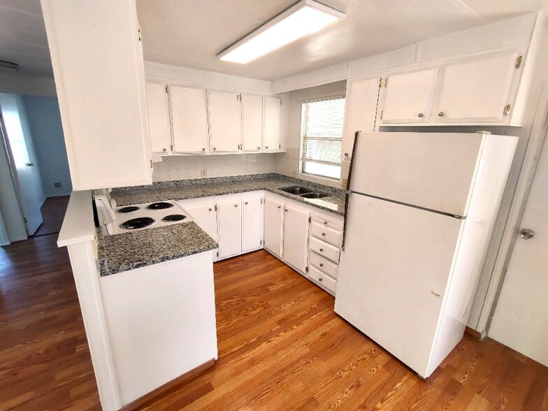 Building Photo - 900 9th Ave E