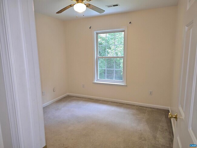 Building Photo - 259 Spring Oaks Ln