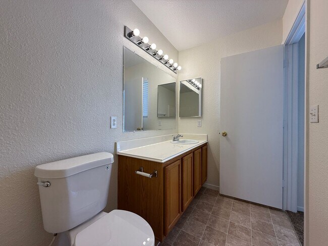 Building Photo - NEW Paint + NEW Carpet + NEW blinds + NEW ...