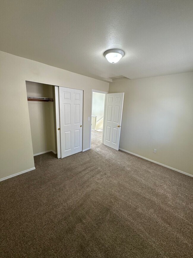 Building Photo - Available Now – Spacious 3 Bedroom, 2.5 Bath Home in a Prime Corvallis Location