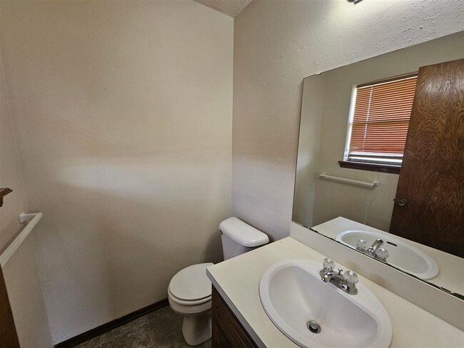Building Photo - 6110 SW Park Pl