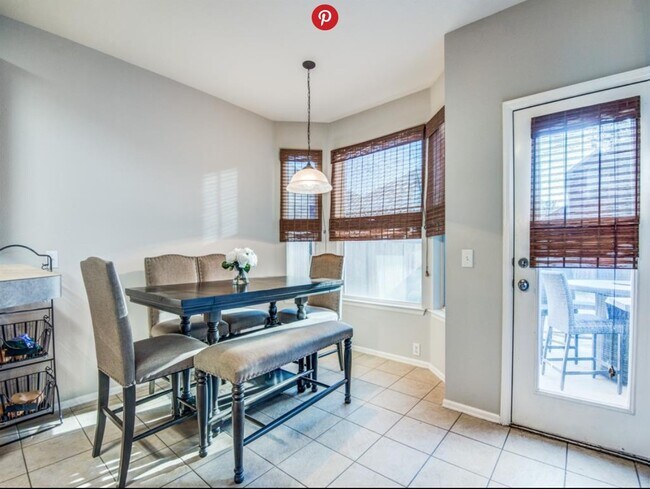 Building Photo - 2824 Thorncreek Ln