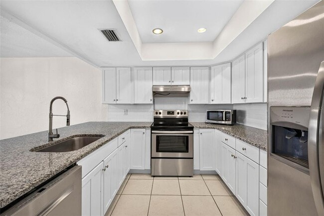 Building Photo - 606 S Glen Ave