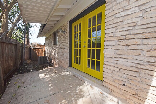 Building Photo - Brookside