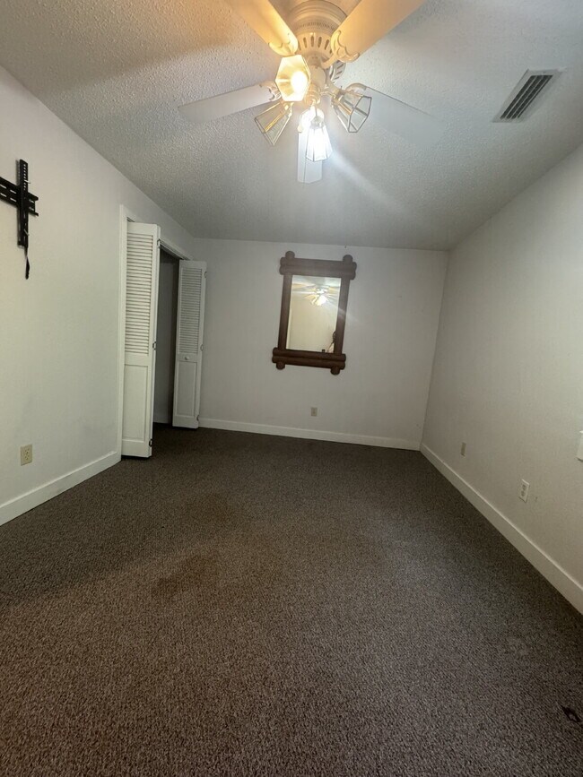 Building Photo - Spacious Mountain Condo 3 bedroom 2 bathroom.